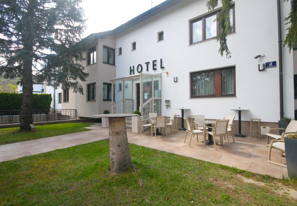 Budova, kde se hotel nachází