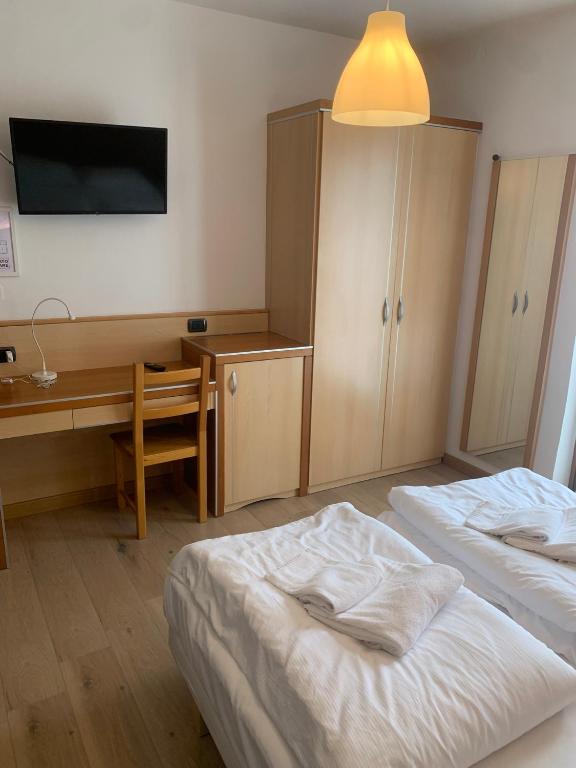Postel nebo postele na pokoji v ubytování Hotel Garnì Delle Rose