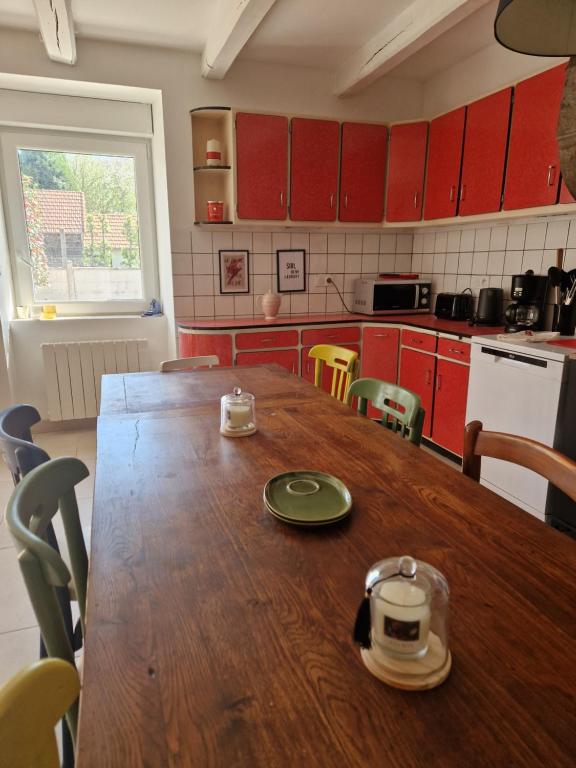 Cuisine ou kitchenette dans l'établissement Gite Mont Saint Michel Chez Pépé Lucien