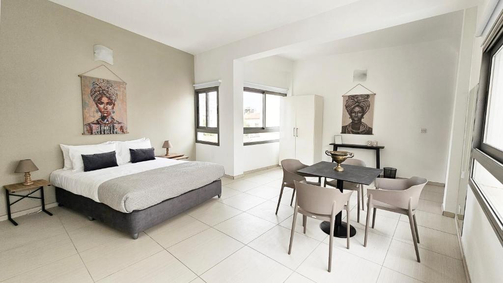 Phaedrus Living Ledras Residences 201