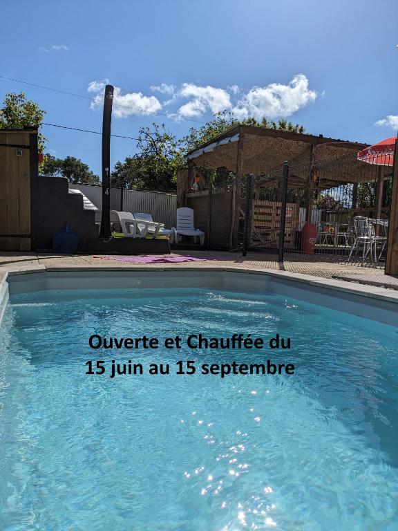 Bazén v ubytování Camping Les Payolles nebo v jeho okolí