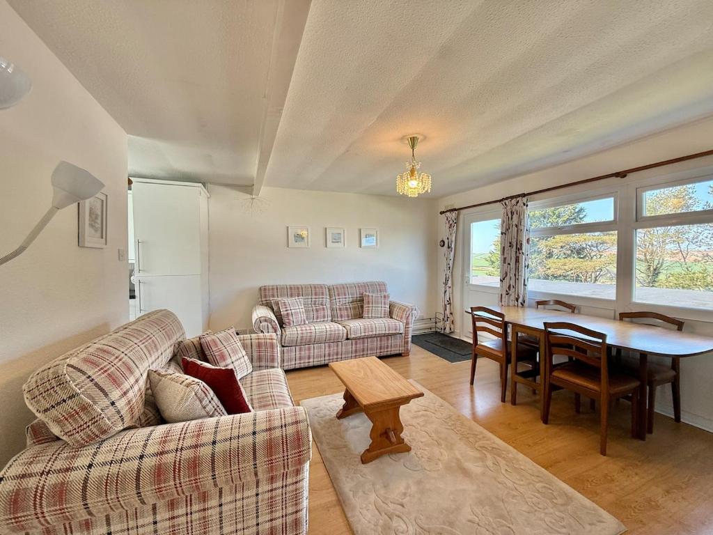 Istumisnurk majutusasutuses The Look Out, A 2 Bedroom Chalet with Allocated Parking
