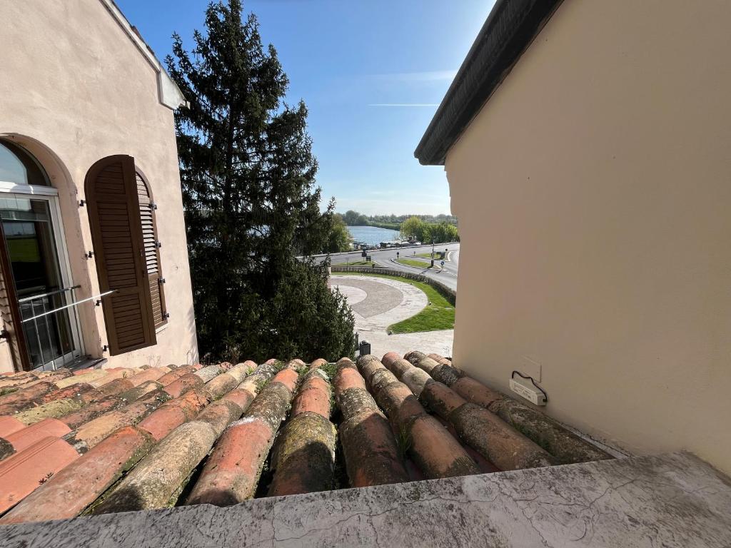 Gallery image of Lake View Apartment, MantegnaHotels in Mantova