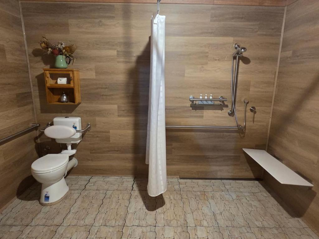Bagno di LeVar -Historic accessability accommodation with Ensuite and Mod Cons