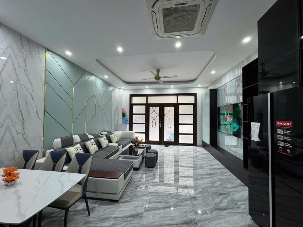 Posezení v ubytování Phòng VIP Homestay OCP3, có buồng xông hơi - sauna room