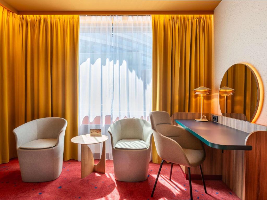Posedenie v ubytovaní Mercure Warszawa Centrum