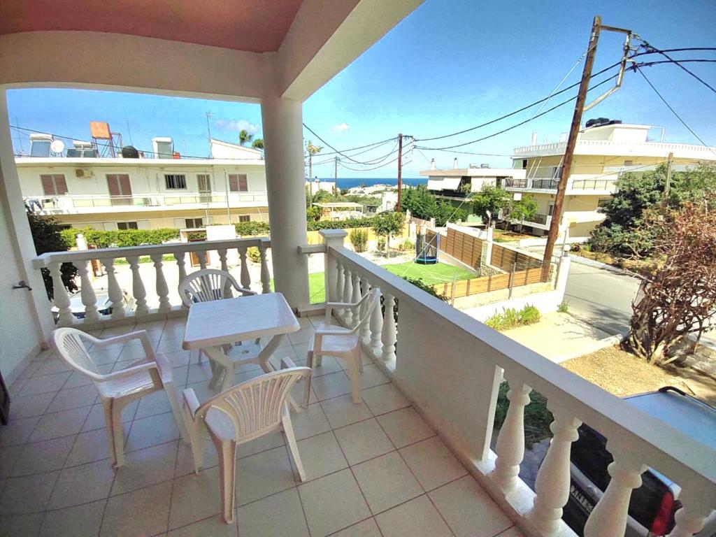 Balkón nebo terasa v ubytování Captain Michalis Apartments - 750m from Kalamaki Beach