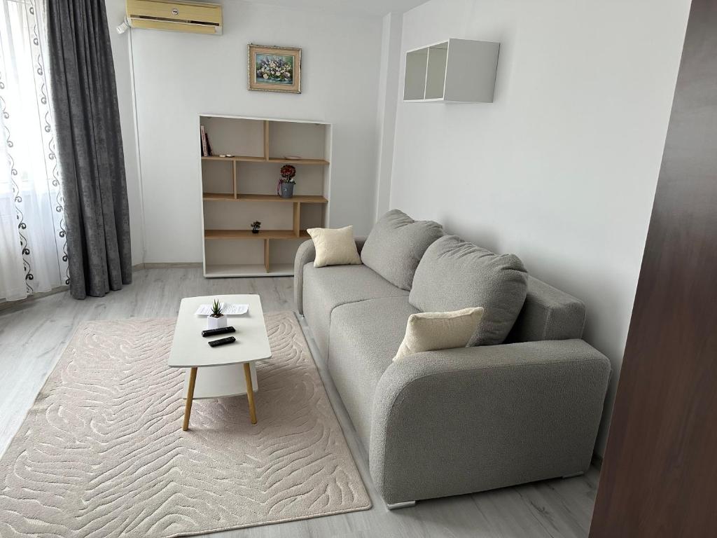 a living room with a couch and a table at Apartament Amalia in Roman