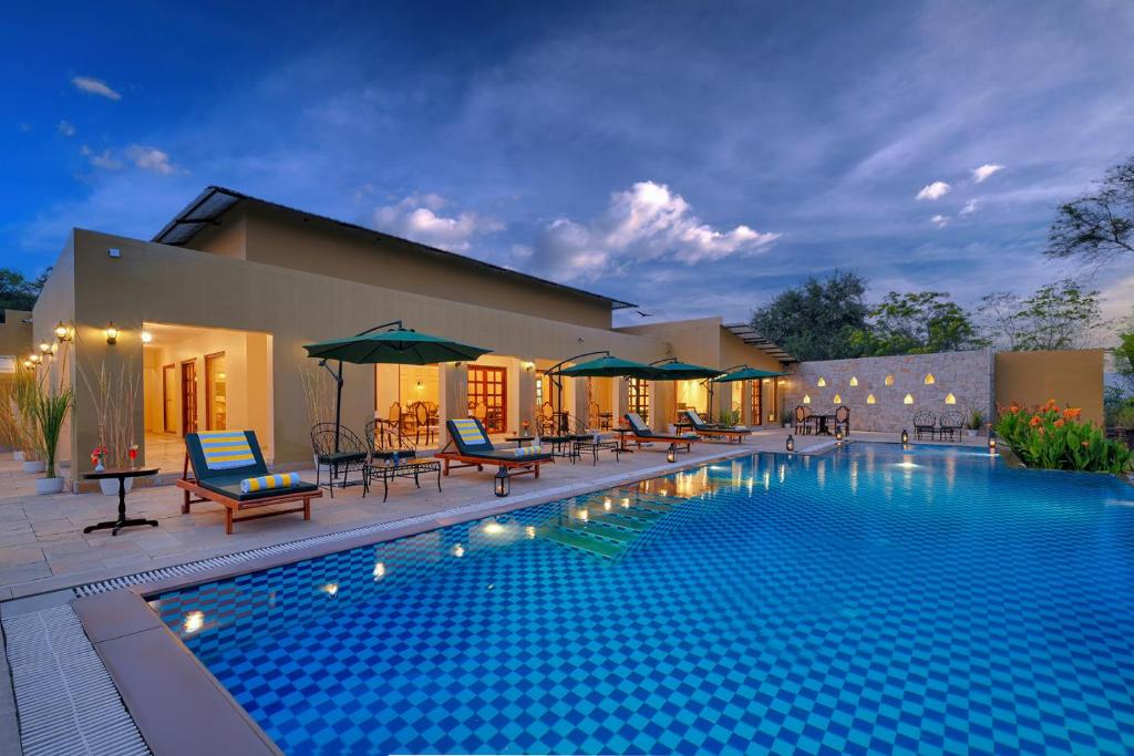 Πισίνα στο ή κοντά στο Singhvilas, Ranthambore - By Leisure Hotels