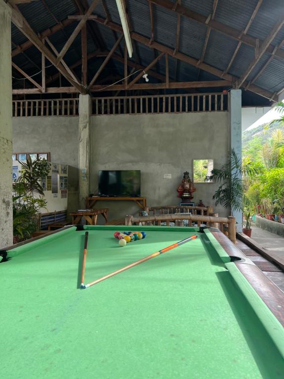 Tavolo di biliardo di Sharky Hostel Oslob
