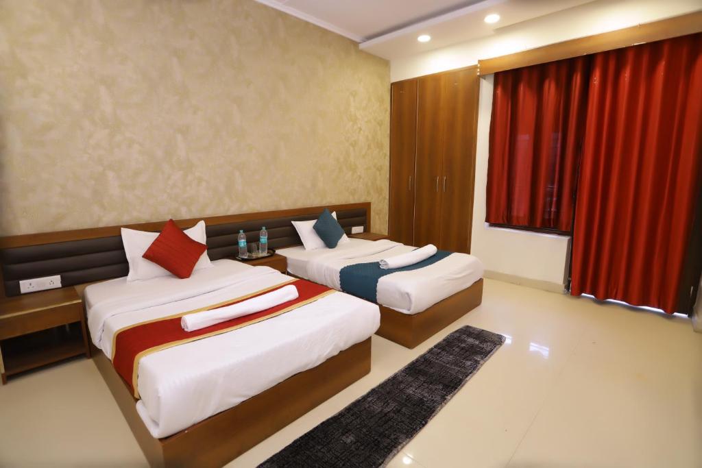 Postel nebo postele na pokoji v ubytování Hotel Luxe Stay Near Delhi Airport