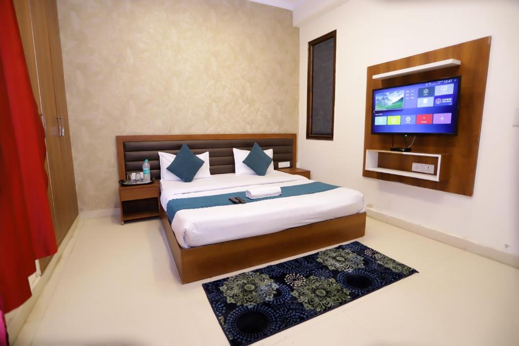 Postel nebo postele na pokoji v ubytování Hotel Luxe Stay Near Delhi Airport