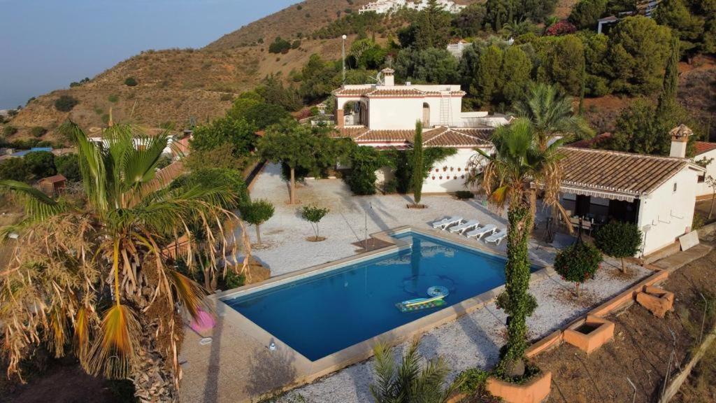 The swimming pool at or close to VILLA CANTARES