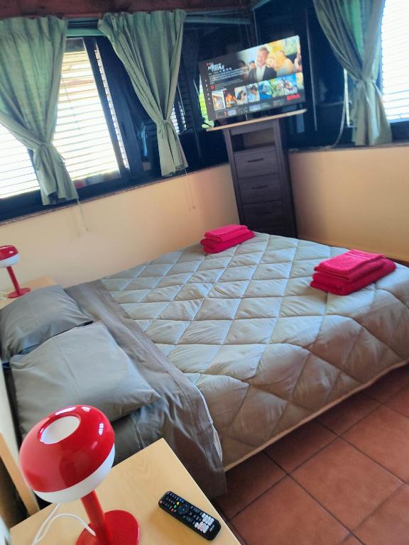 Postel nebo postele na pokoji v ubytování "Appartamento del Mare Gliaca" con vista Isole Eolie,ampia terrazza,wifi e parcheggio privato gratuito