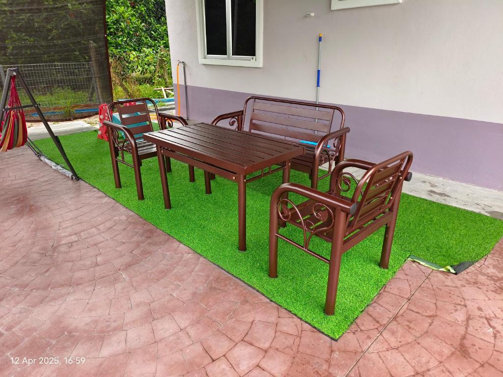 Patio nebo venkovní prostory v ubytování Homestay Tok Abah Jasin