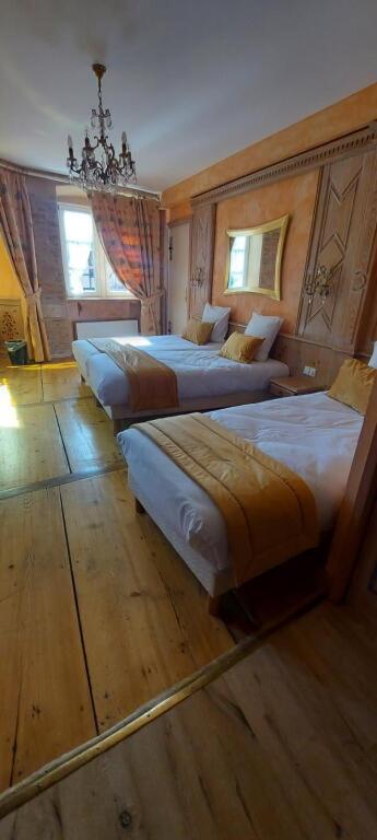 Postel nebo postele na pokoji v ubytování Hotel Saint-Martin