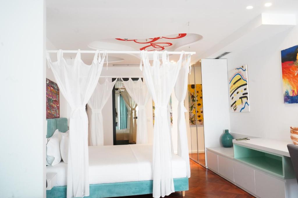 Postel nebo postele na pokoji v ubytování Bougainville Bay Hotel