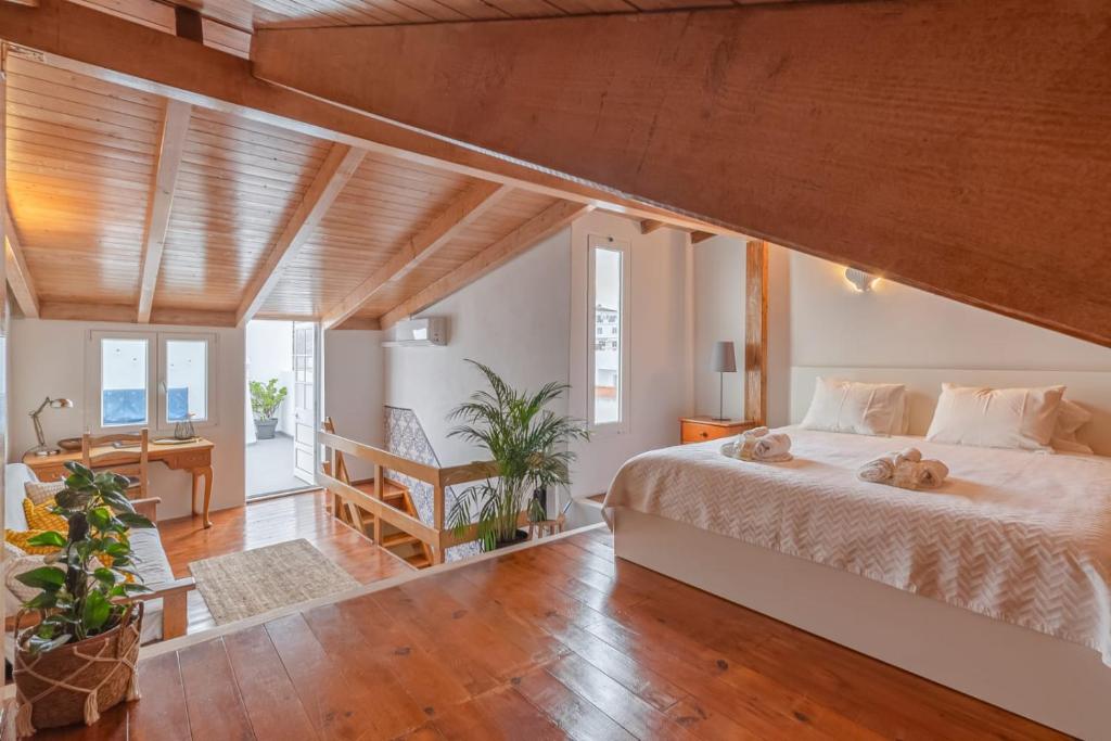 a bedroom with a large bed and a wooden ceiling at 4-bedroom Townhouse with Terrace in Center Oldtown in Lagos