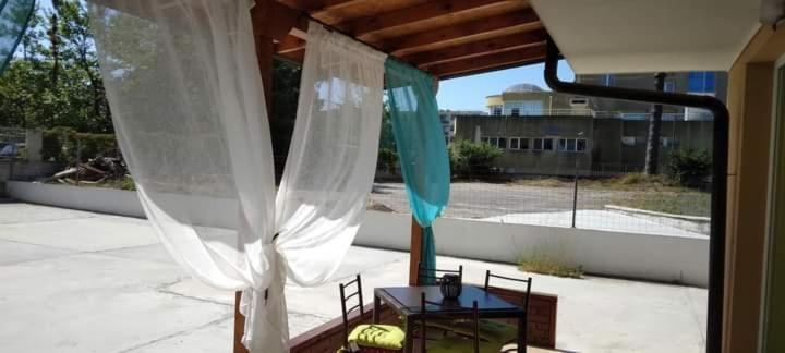 Κήπος έξω από το Neptun-Green