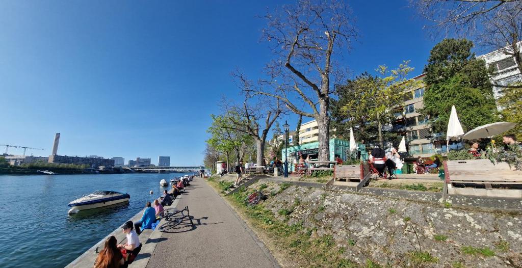 The Artistic Corner by the Rhine Wakable to Major Basel Events like Art Basel ESC and More - Resim 26