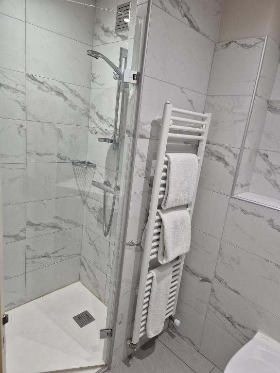 Koupelna v ubytování Cit'Hotel Logis De Brou, Bourg en Bresse