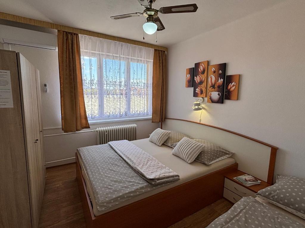 Postel nebo postele na pokoji v ubytování Apartmanovy dom Grand