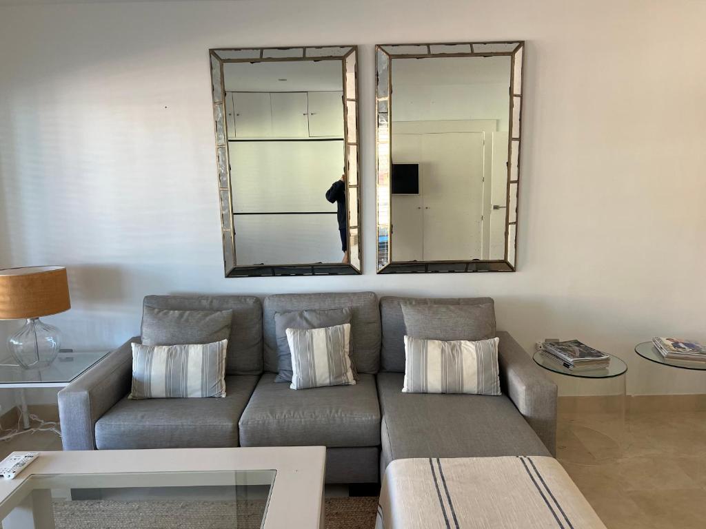 Część wypoczynkowa w obiekcie Apartamento Puerto Sotogrande Marina