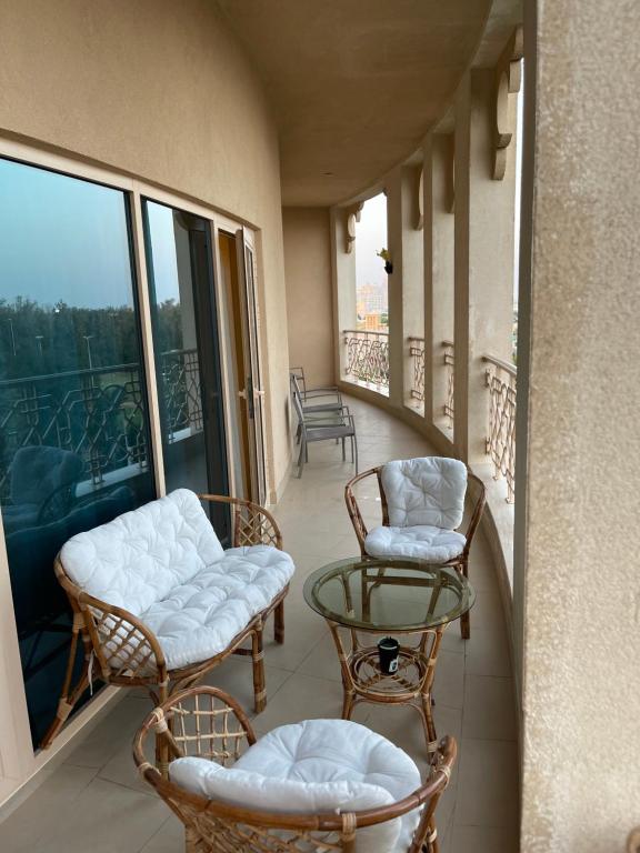 Balkón nebo terasa v ubytování Private Suites Al Hamra Palace at golf & sea resort