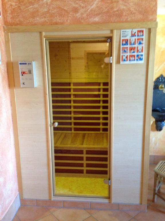 Palanda nebo palandy na pokoji v ubytování Pension Sonneck
