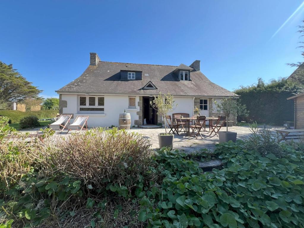 En have udenfor Maison familiale au cœur du golf de Cornouaille