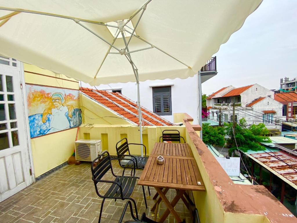Balkón nebo terasa v ubytování DK House Homestay