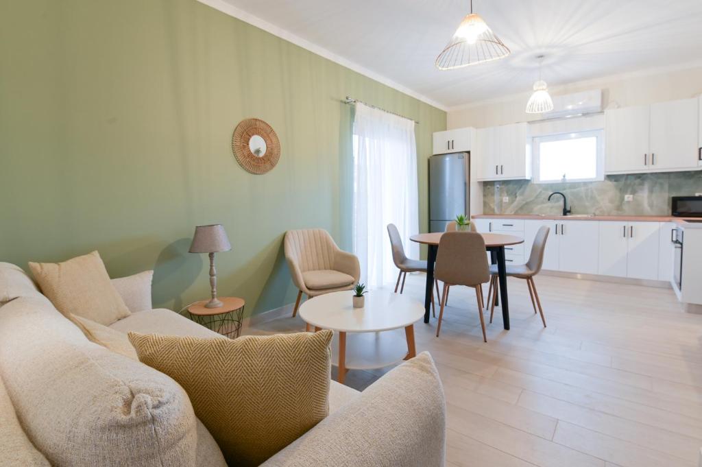 Kuchyň nebo kuchyňský kout v ubytování Esperides Luxury Suites 1