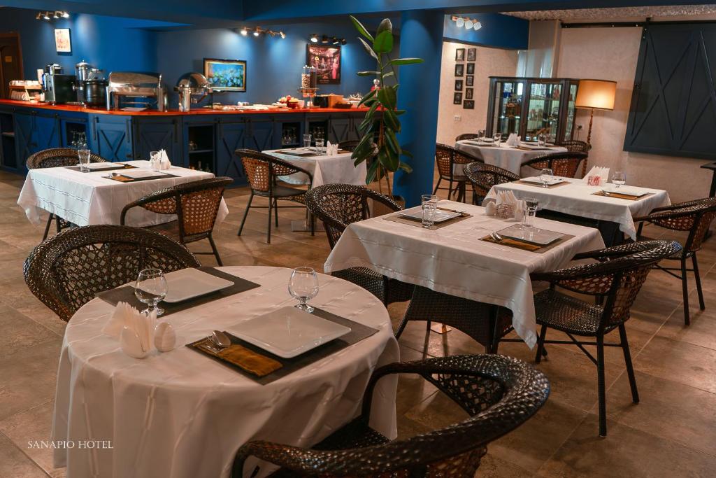 Restaurace v ubytování Sanapiro Hotel