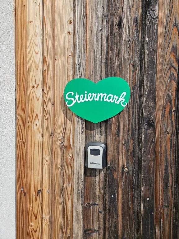 Certificato, attestato, insegna o altro documento esposto da Weingartenhaus Eckberg41