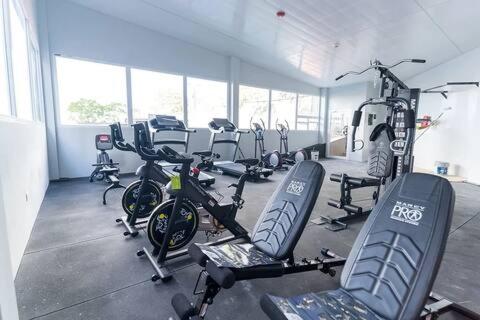 Fitness centrum a/nebo fitness zařízení v ubytování Opal-203 Condominio Confortable en Ecodistrito