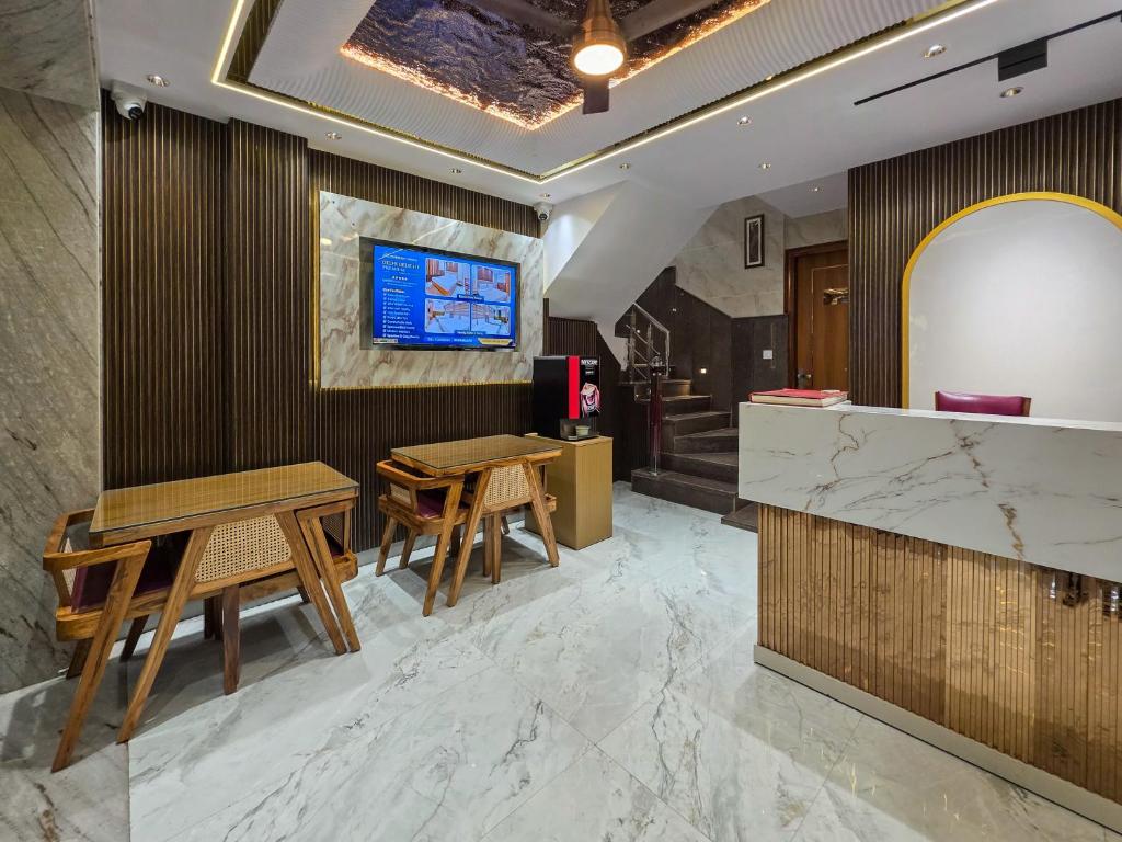 TV a/nebo společenská místnost v ubytování Delhi Delight Premium