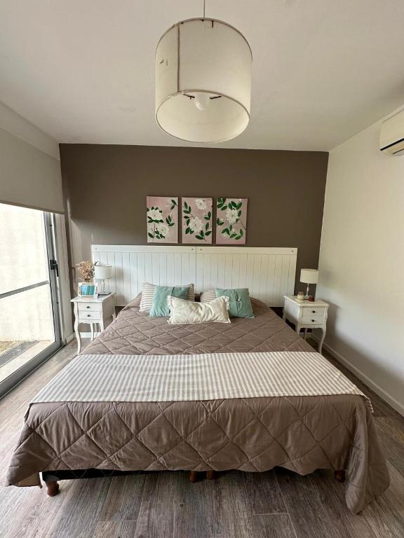 a bedroom with a large bed and a large window at Suites de Portal in Paraná