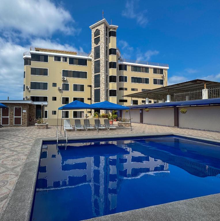Bazén v ubytování Hotel Bucaneiro nebo v jeho okolí