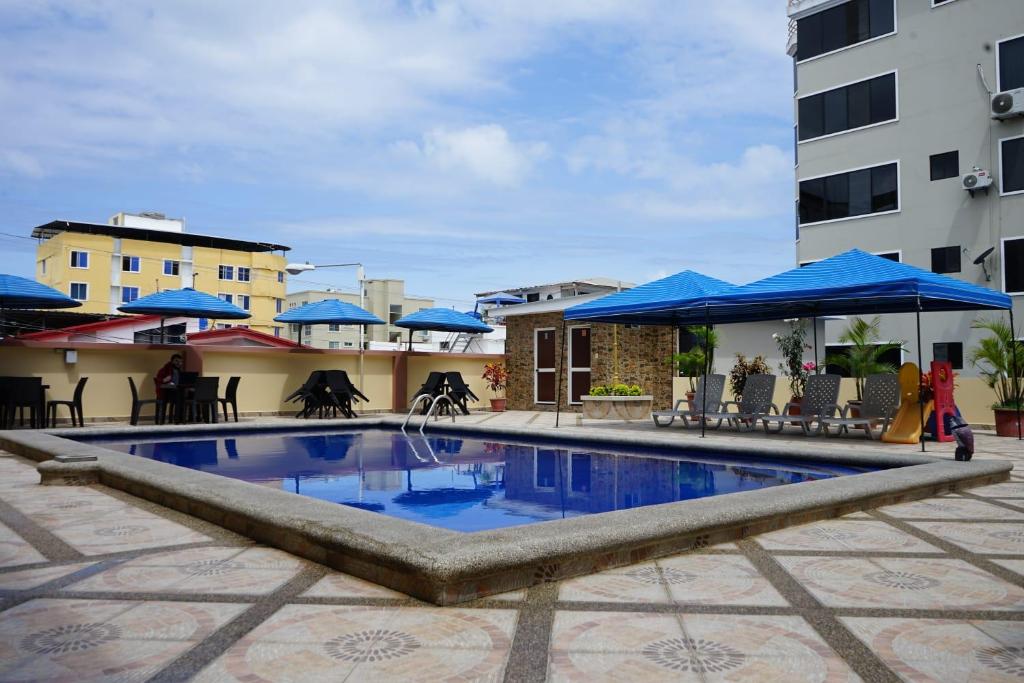 Bazén v ubytování Hotel Bucaneiro nebo v jeho okolí