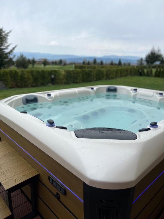 Bazén v ubytování Pirin Golf Villa Relax nebo v jeho okolí