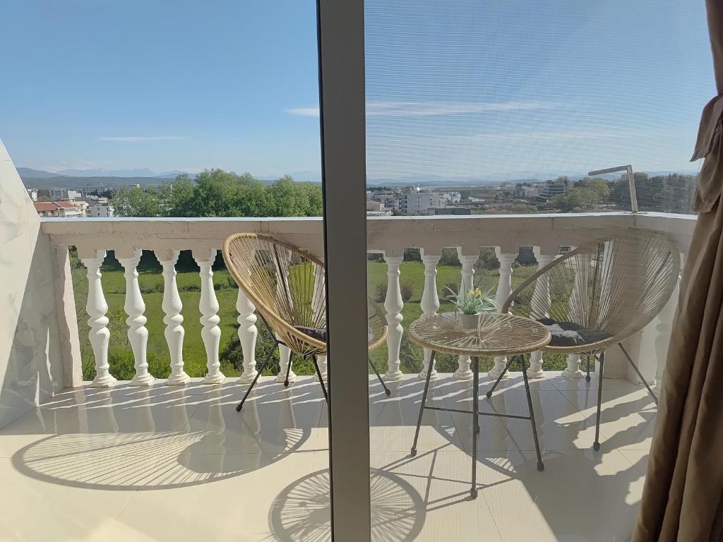 Balkón nebo terasa v ubytování Becic Apartments