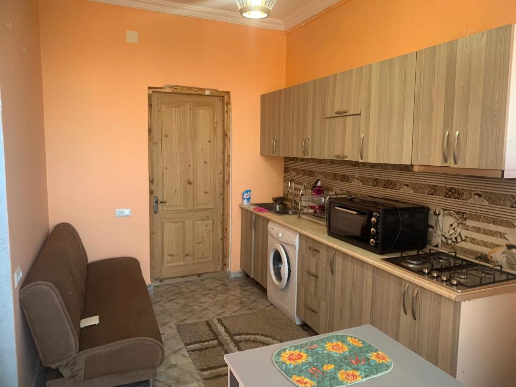 Kuchyň nebo kuchyňský kout v ubytování Guest House Kakha