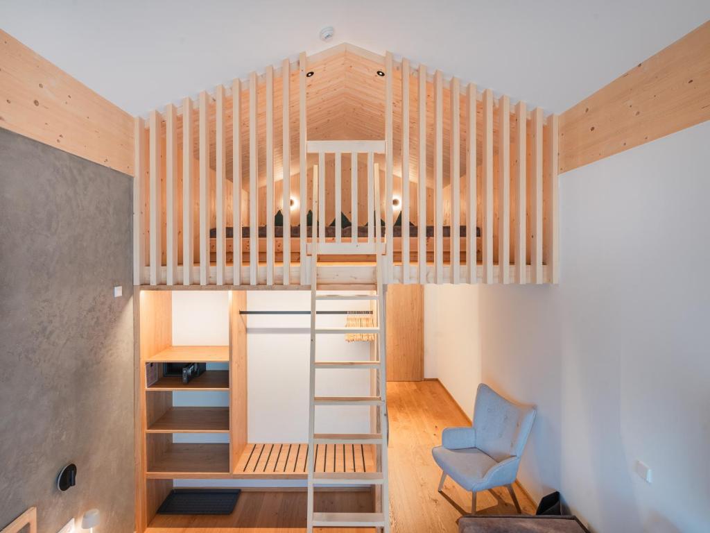 Palanda nebo palandy na pokoji v ubytování Steindls Boutique Favourite