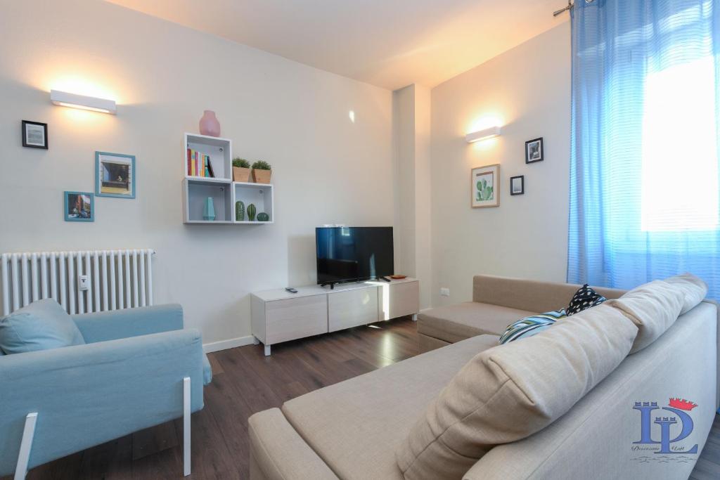Televízia a/alebo spoločenská miestnosť v ubytovaní DesenzanoLoft Official Partner MARRIOTT Homes & Villas - Jack's Penthouse