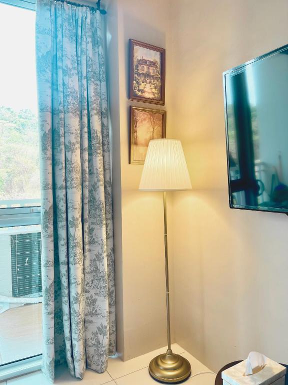 TV a/nebo společenská místnost v ubytování Nade Suites - Pico De Loro MIA 609