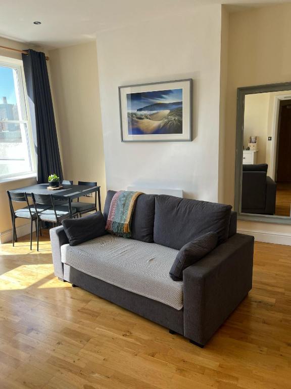 Χώρος καθιστικού στο Cardiff Apt - Sleeps 6 - Castle & Stadium Nearby