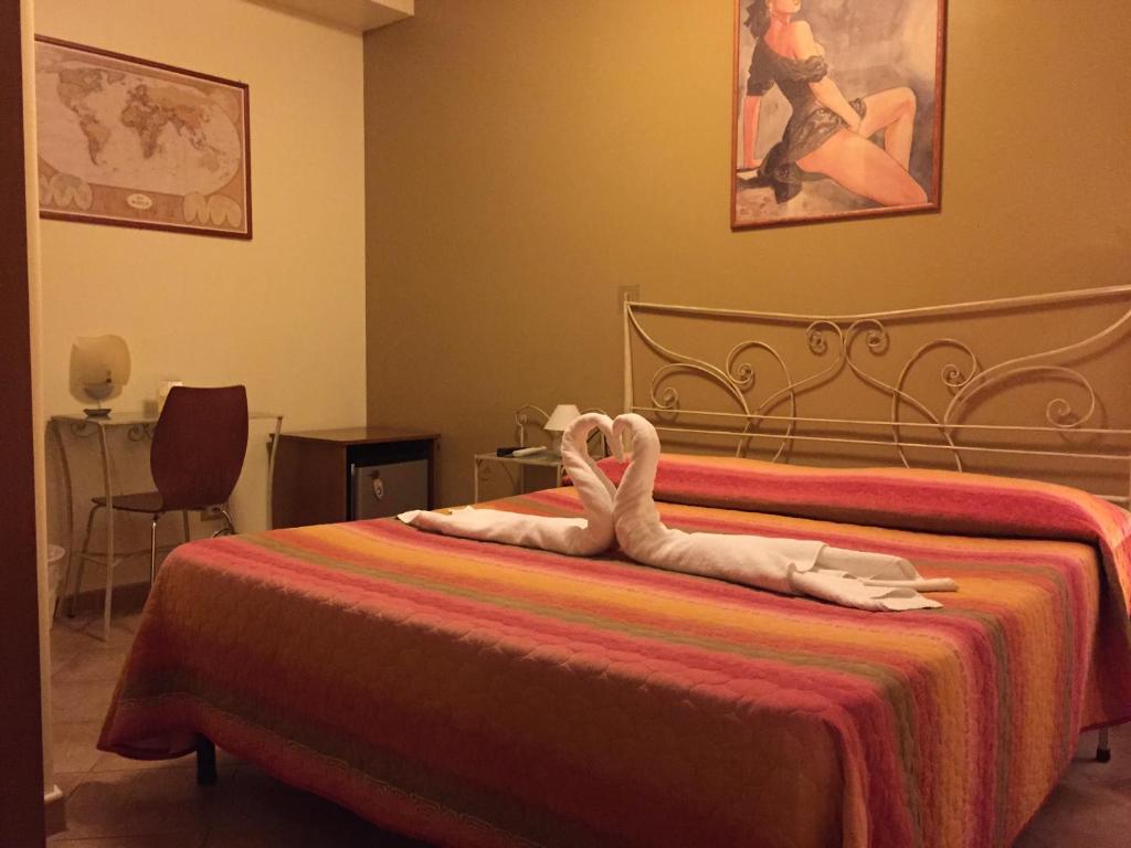 Postel nebo postele na pokoji v ubytování B&B Epos Acitrezza