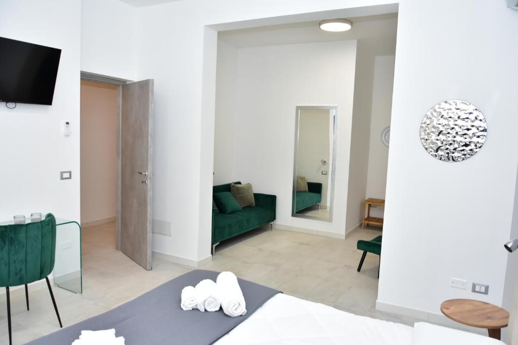 TV a/nebo společenská místnost v ubytování Yllen Rooms