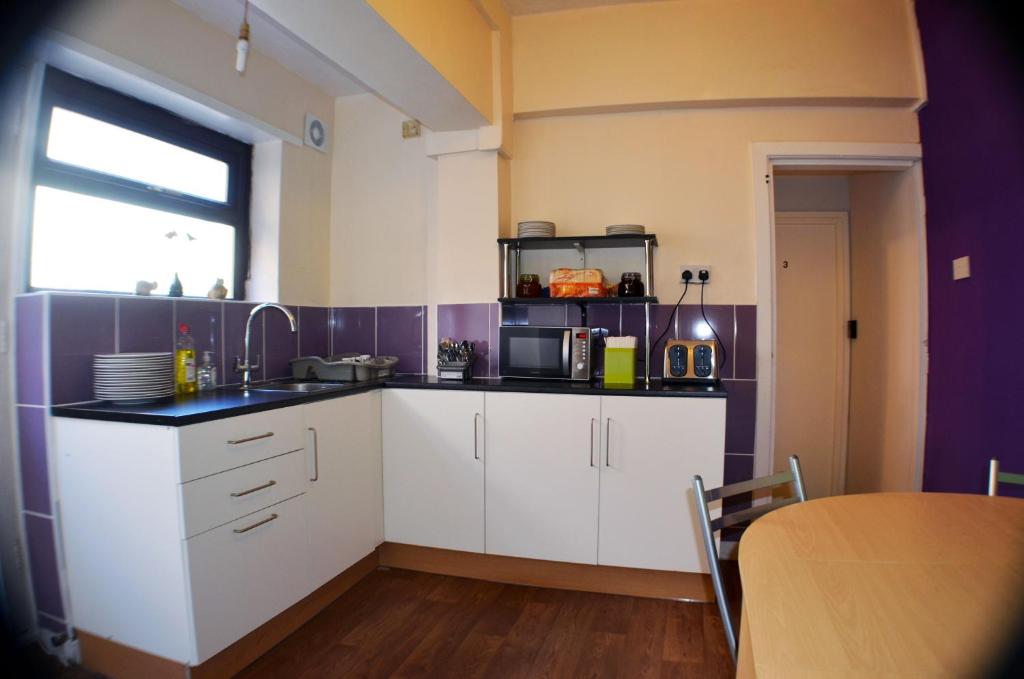 Kuchyň nebo kuchyňský kout v ubytování Birchfields Guest House