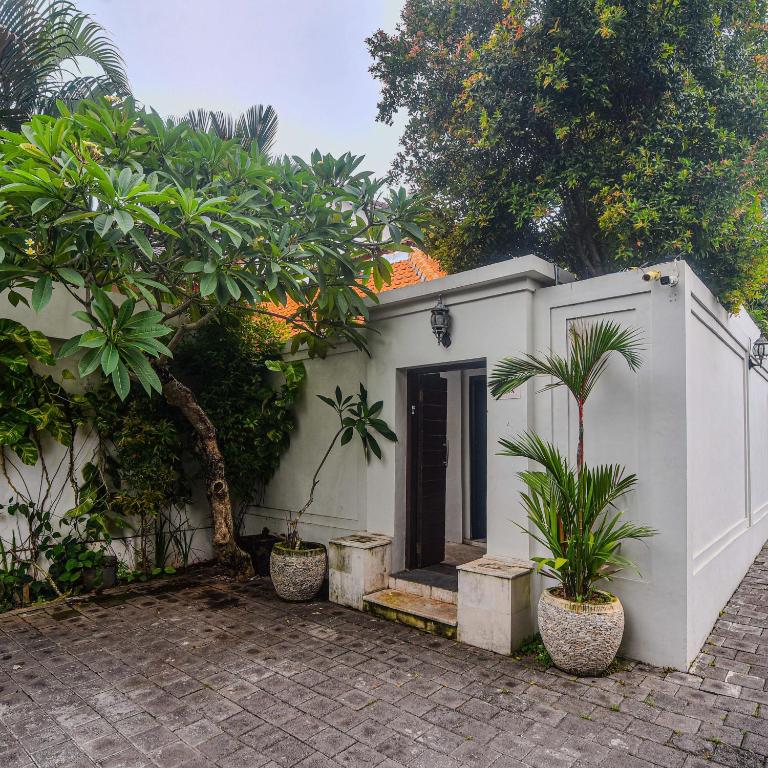 a white house with plants in front of it at Villa EL Noya Umallas in Badung